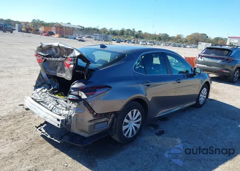 2024 Toyota Camry Hybrid Le z USA, uszkodzony, nr VIN 4T1C31AK2RU627651